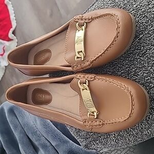 EUC Jones New York Signature Jamie Gold Logo Loafers Saddle Tan Sz 7M